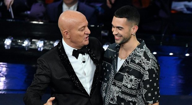 Sanremo 2019, falsa partenza per Mahmood. «Non sento la musica in cuffia»