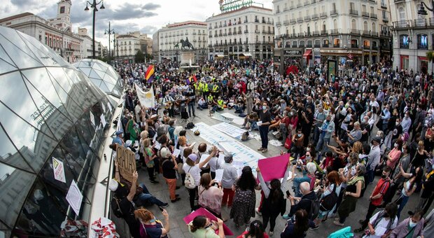 Spagna, governo diviso sui diritti delle persone trans: la proposta di legge si ferma in parlamento