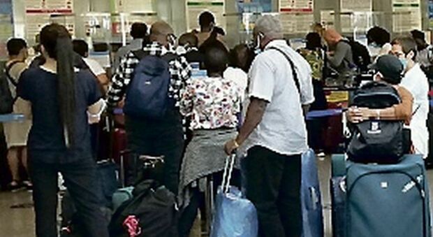 Il covid torna a far paura: test negli aeroporti di Puglia per chi arriva dalla Cina. Si accede con tampone negativo