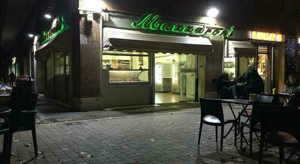 Devasta due bar e aggredisce i clienti: bloccato dai carabinieri. Dopo Prati e Fidene, ancora follia a Roma
