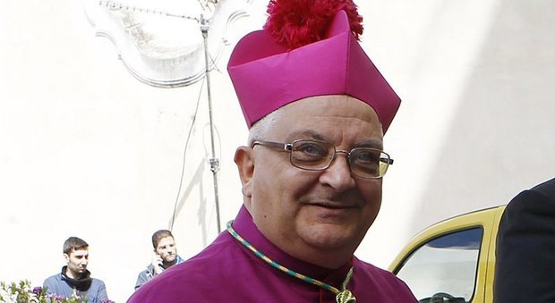 Il vescovo di Nocera ai politici: «Niente propaganda in chiesa»