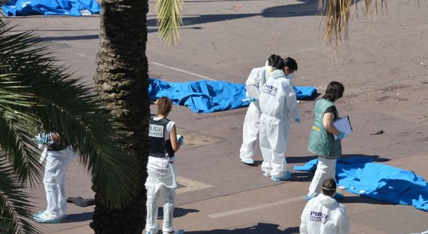 La strage di Nizza: le testimonianze dei pugliesi sotto choc: «Dalla festa all’orrore, in un attimo»