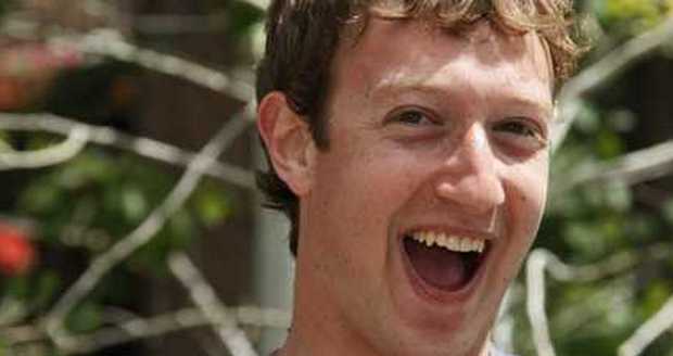 Facebook compie 12 anni, Zuckerberg festeggia con "gli amici"