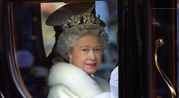 «La regina Elisabetta è morta tranquillamente nel sonno»: gli ultimi istanti di vita della sovrana