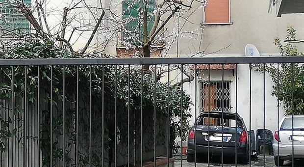 Torino, mamma investe figlia con l'auto nel cortile di casa: muore bimba di 1 anno