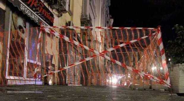 Napoli. Crollo in piazza Dante, passante ferita
