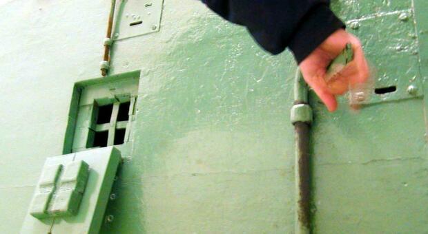 Detenuto morto nel carcere di Marassi a Genova. La Procura: «Aggredito nel sonno da un compagno di cella»