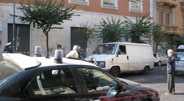 Napoli, topi d'appartamento bloccati mentre svaligiano una casa all'Arenaccia