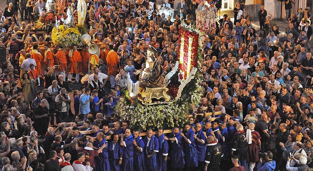 «San Matteo, qui il cuore di Salerno» ma il Comune diserta la processione