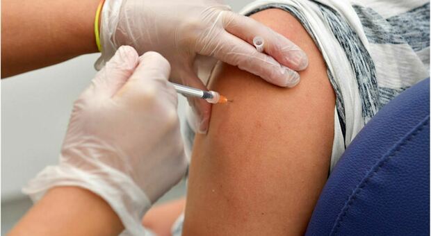 Vaccini contro il Covid e antinfluenzali: nelle Marche arrivate le dosi. Dal 12 ottobre potranno essere somministrati insieme