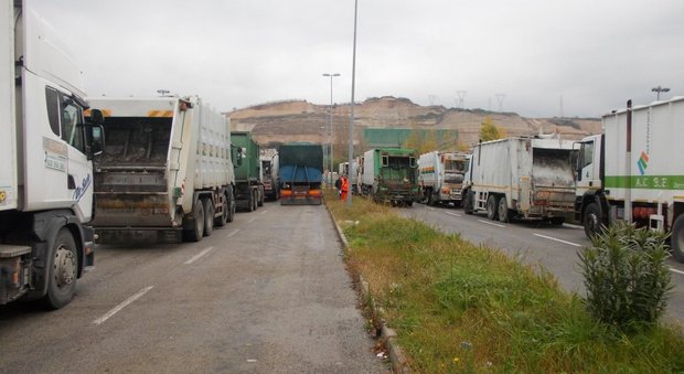 Stir saturo, anche a Salerno l'incubo dei rifiuti non raccolti
