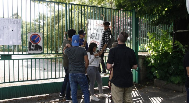 «Buonarroti», la protesta: lezioni in piazza Vanvitelli