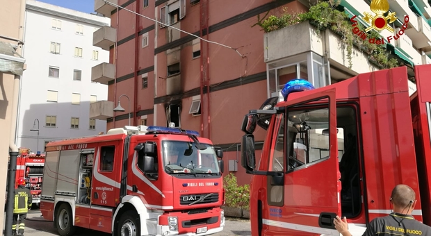 Scoppia incendio in palazzina: 8 intossicati al Pronto soccorso
