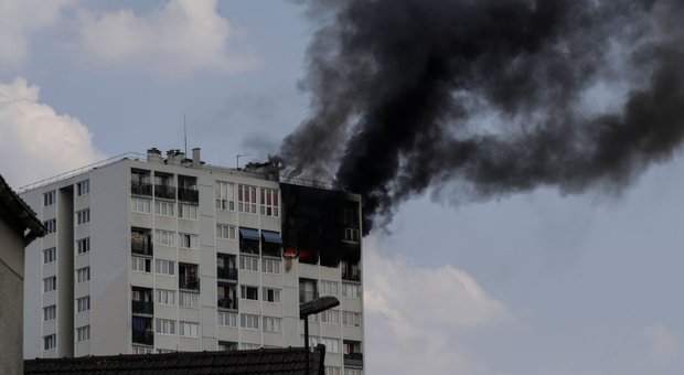 Francia, fiamme in un grattacielo in banlieue: morti una donna e 3 bimbi