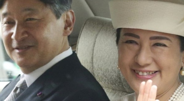 Gli imperatori giapponesi come la royal family inglese: la vita negli Usa della ex principessa Mako e lo sbarco su Instagram