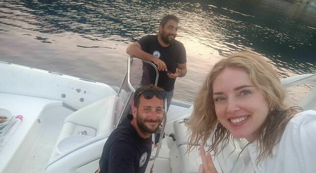 immagine Chiara Ferragni a Camerota: una giornata di relax tra natura e cristalline acque nel Cilento
