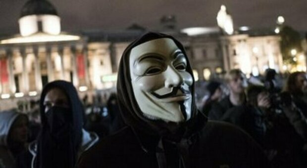 Anonymous: chi è il collettivo hacker che ha dichiarato cyber war a Mosca?