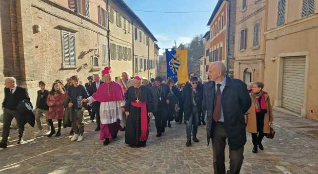 Salvucci è il nuovo arcivescovo di Urbino: «Camminiamo insieme»