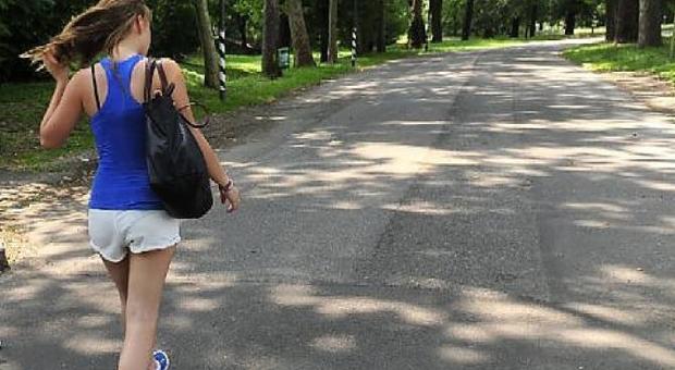 Roma: maniaco colpisce donna nel parco, alla Garbatella paura fra le residenti