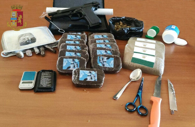 Napoli, sorpreso con oltre 1,5 chili di droga: arrestato 40enne