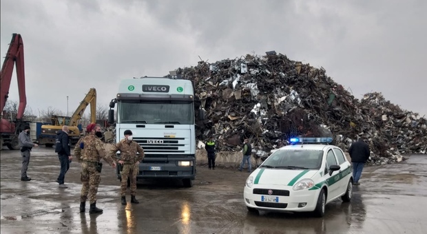 Caivano, sequestrata un'area colma di rifiuti industriali pericolosi
