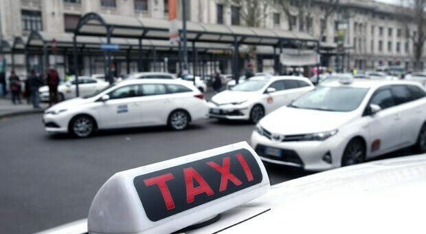 Milano, «Segua quei due»: pedina in taxi i suoi rapinatori e li fa arrestare