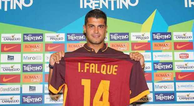 Roma, presentato Iago Falque "L'obiettivo è vincere, lavoriamo per raggiungere la Juve"