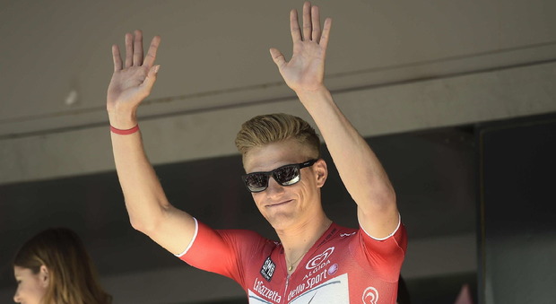 Giro d'Italia, Kittel concede il bis nella terza tappa e si prende la maglia rosa: battuti Viviani e Nizzolo