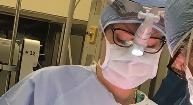 La via crucis delle donne chirurgo: «Discriminazioni per arrivare in sala operatoria»