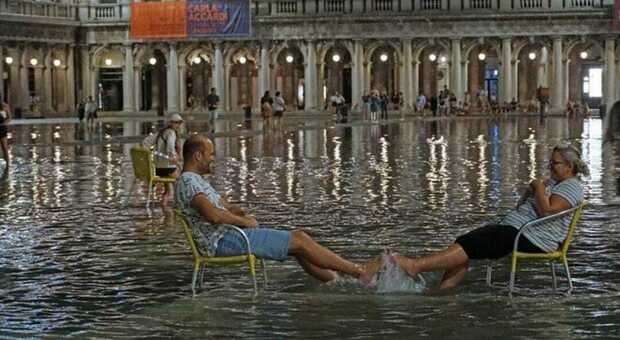 Venezia. «L'acqua alta di un metro ad agosto è frutto di una coincidenza temporanea». Lo spiega l'esperto Alvise Papa