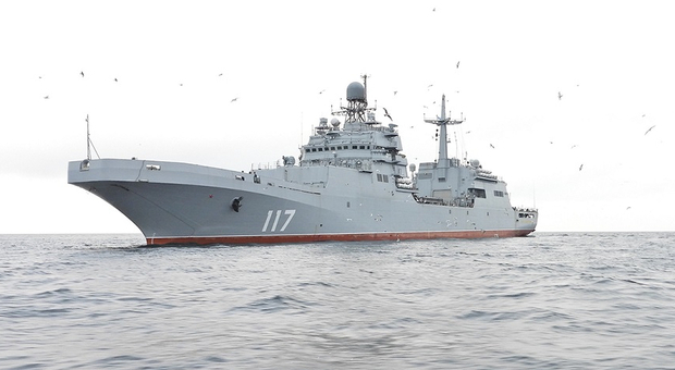 Nuova nave da sbarco russa schierata in Crimea: con l'imponente "Pyotr Morgunov" la flotta di Putin rilancia le offensive nel Mar Nero