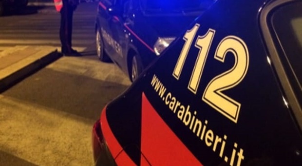 Pesaro, cade in scooter per sfuggire ai carabinieri: denunciato in ospedale
