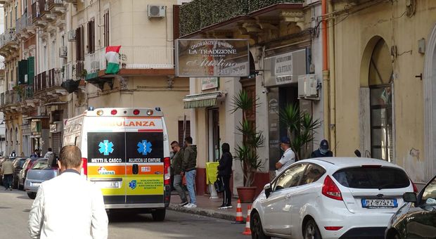Paura in via Mazzini a Taranto: spari contro un'agenzia funebre. Nessun ferito