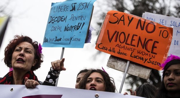 Violenza sulle donne, corteo a Roma: «Siamo almeno 150mila»