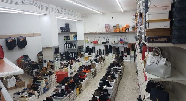 Catania, due italiane sfruttate in un negozio cinese: le pagavano un euro e 60 all’ora