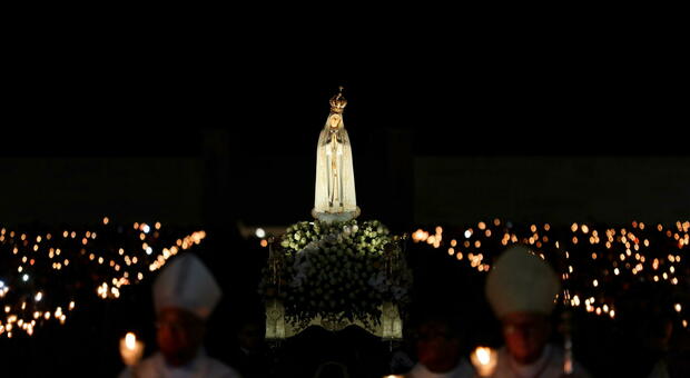 Madonna di Fatima, perché si festeggia oggi 13 maggio: l'apparizione ai tre pastorelli dopo l'appello del Papa