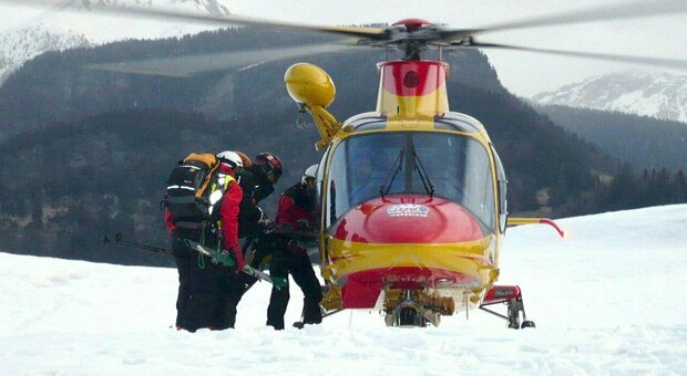 Cade da un salto di roccia a Courmayeur, morto lo sciatore freerider: il maltempo ha complicato le operazioni di salvataggio