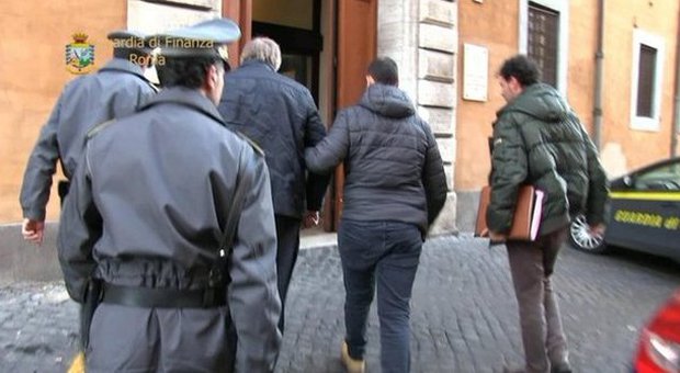 Regione Lazio, funzionario arrestato mentre intasca una mazzetta