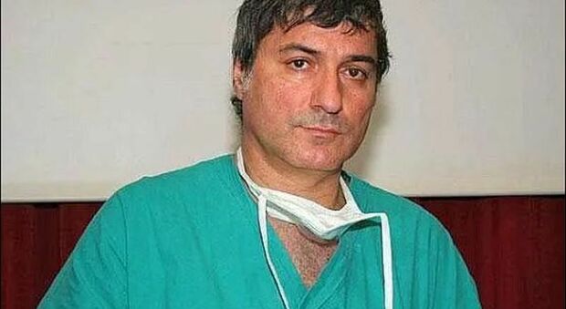 Paolo Macchiarini, condannato il chirurgo dei trapianti non autorizzati. Le finte nozze e il curriculum falso: la doppia vita del medico vip