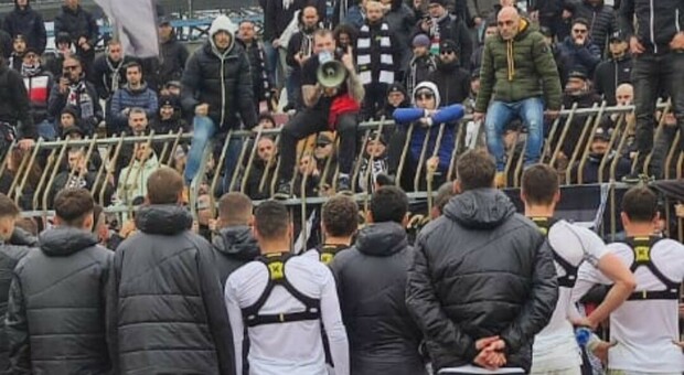 Ascoli, squadra e tifosi spalla a spalla: sancito il patto per difendere la Serie B