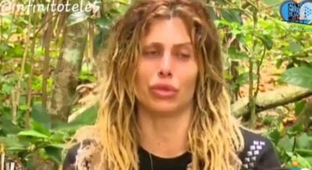 Paola Caruso, lacrime in diretta all'Isola dei famosi spagnola: maltrattata dai naufraghi