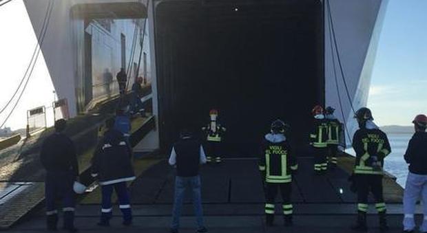 Incendio sul tragjetto della Moby con 82 passeggeri a bordo: soccorsi in mare