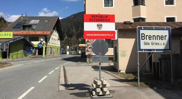 L'Austria: «Profughi, chiudiamo il Brennero se l'Italia non li ferma»