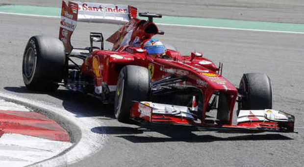 La Ferrari di Fernando Alonso sulla pista del Nurburgring