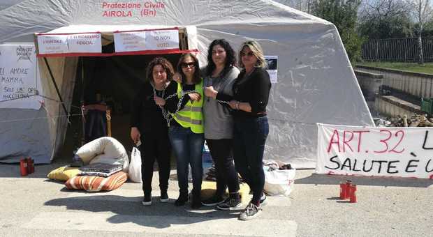 Benevento, stop ortopedia: presidio dopo la notte in tenda