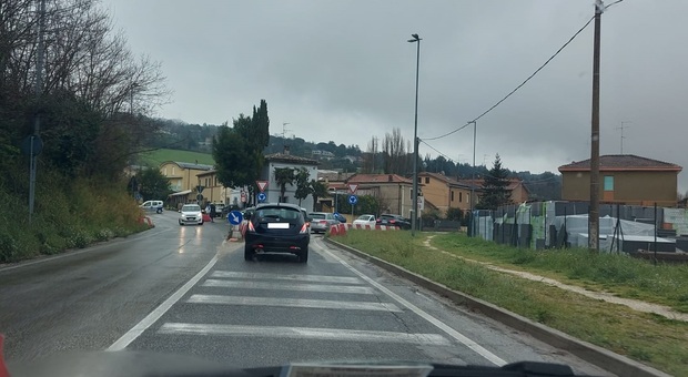 Pesaro, chiuse alcune strade nevralgiche: traffico in tilt e disagi per gli automobilisti