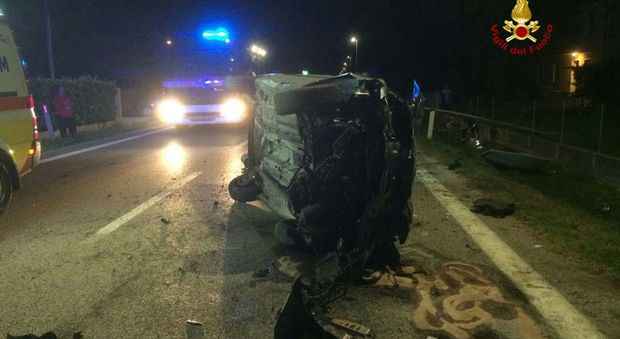Incidente sulla Pontebbana: auto esce di strada, due persone ferite