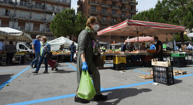 Mille euro di multa senza mascherine: sette commercianti stangati a Salerno