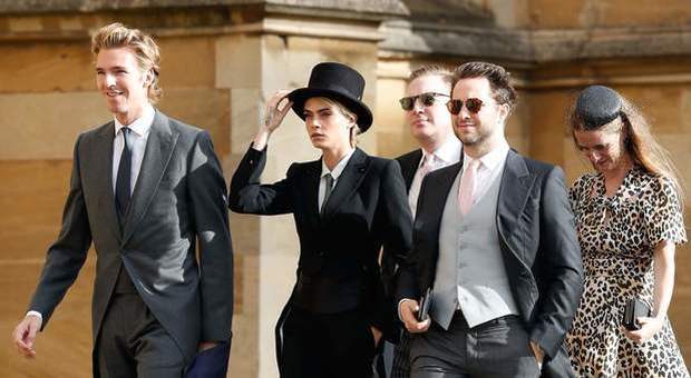 Cara Delevingne e lo smooking al royal wedding vietato a Megan Markle: «Ho chiesto il permesso a Eugenie»