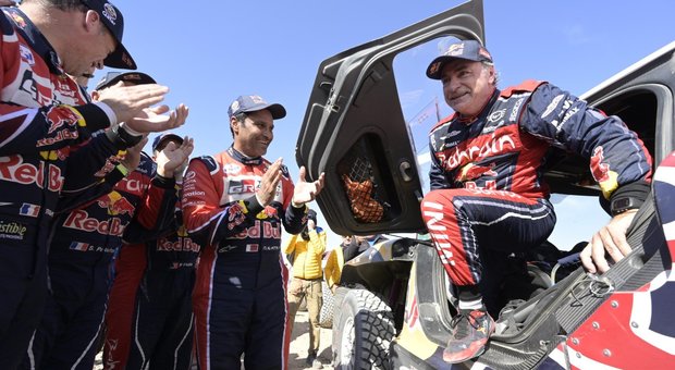 Dakar, l'invincibile Carlos Sainz: terza successo, Alonso solo 13esimo